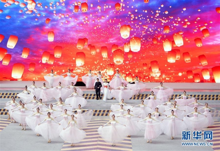 （文化）（1）2018年庆祝“五一”国际劳动节心连心特别节目在京录制