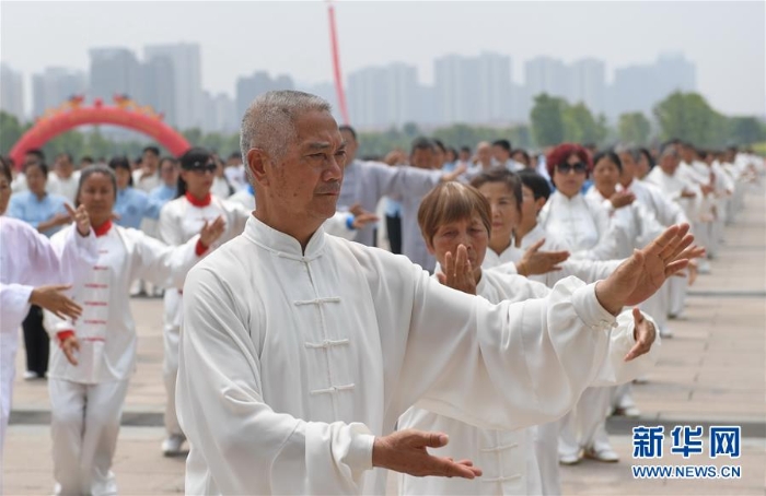 （体育）（3）全民健身——万人太极同健身