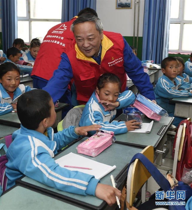 （社会）（1）“点亮玉树”：跨省党员服务队扎根青藏高原