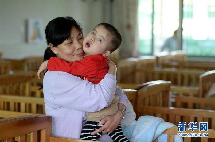 （社会）（5）孤残儿童和他们的护理员“妈妈”