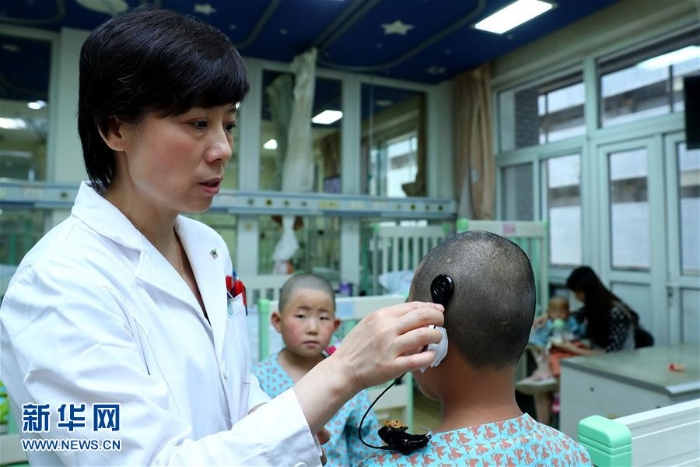 （健康）（4）被资助的甘肃西和县视障、听障患儿来京治疗