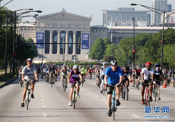 （国际）（1）芝加哥举行湖滨大道骑行活动