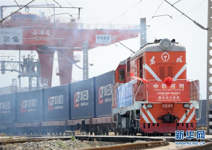 （经济）（1）进口汽车“乘坐”中欧班列抵达西安