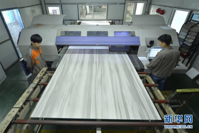 #（经济）（4）河北沙河：研发艺术玻璃产品促产业再升级