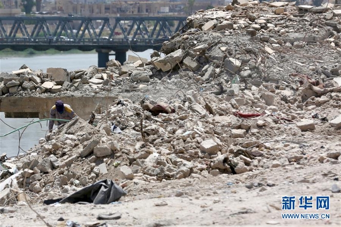 （国际）（1）伊拉克摩苏尔战火废墟下已发掘出5000多具尸骸