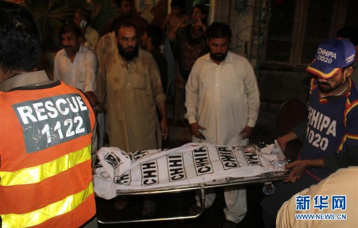 （国际）（1）巴基斯坦一政治集会遭自杀式爆炸袭击13人死亡
