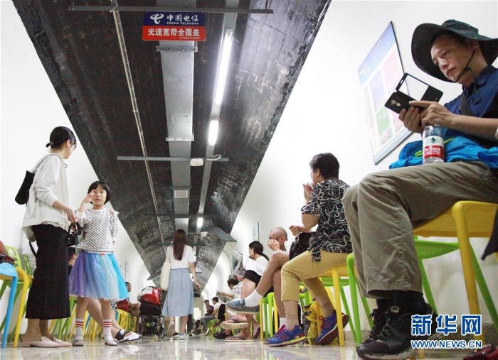 #（社会）（2）南京开放防空洞供市民纳凉