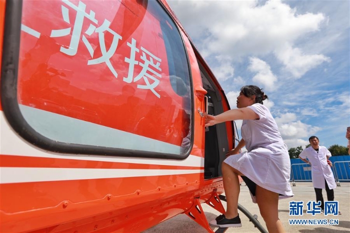 （社会）（4）贵州首架专业医疗构型救援直升机即将投入使用