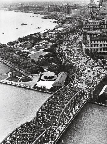 上海地下党的壮举：发展难民抗日，号召一切为前线，乞丐也捐款