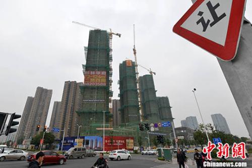 资料图：一处商品房在建中。 <a target='_blank' href='http://www.chinanews.com/' _fcksavedurl='http://www.chinanews.com/' _fcksavedurl='http://www.chinanews.com/'></table>中新社</a>记者 吕明 摄