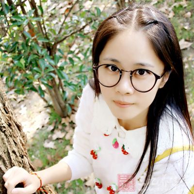 眼底检查，眼底视网膜状况对高血压、糖尿病的诊断及治疗非常重要