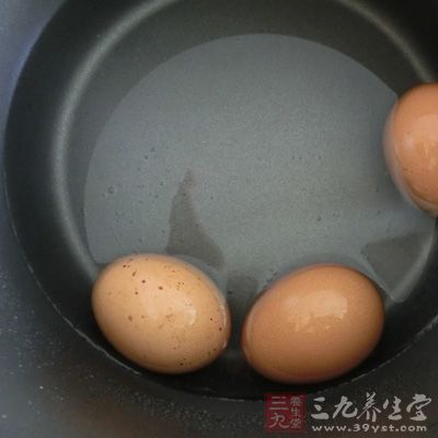 为防鸡蛋在烧煮中蛋壳爆裂