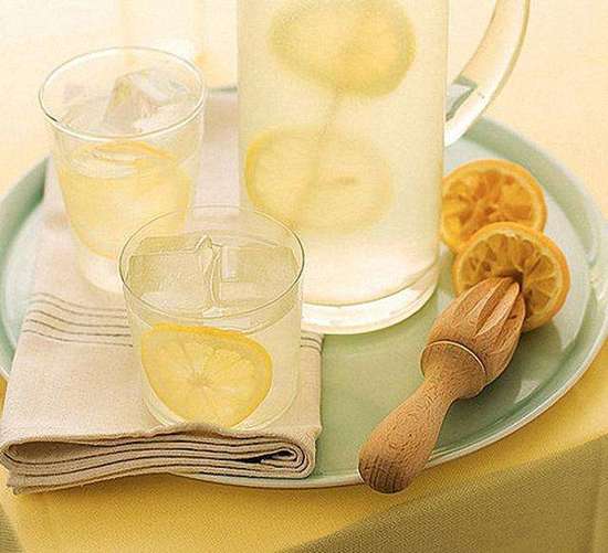 揭秘！柠檬水究竟是美白神器还是变黑杀手？