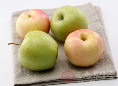 苹果富含糖类、果胶、蛋白质、苹果酸