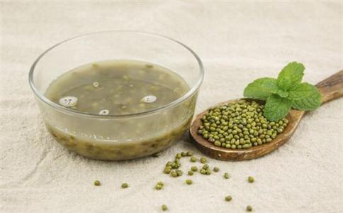 夏季喝绿豆汤要注意什么 哪些人不能喝绿豆汤 绿豆汤的做法
