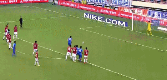 GIF-吕征造点莫雷诺主罚命中 申花暂2-1建业