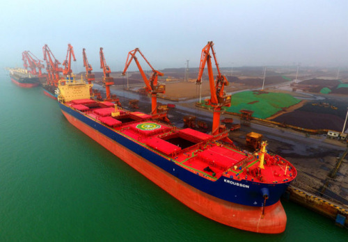 这是4月20日航拍的广西北海铁山港码头。 新华社记者 黄孝邦 摄