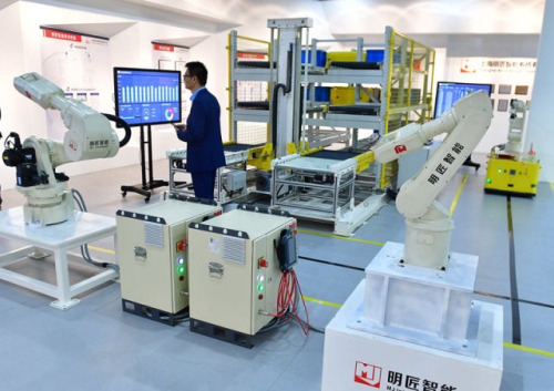 这是上海明匠智能系统有限公司展示的工业机器人(4月20日摄)。新华社记者 黄孝邦 摄