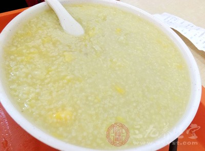 米汤可覆盖胃黏膜，保护胃气