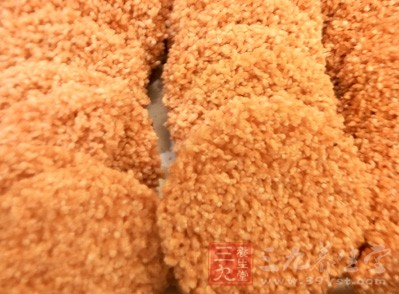 锅巴是她饭桌上必备的食品