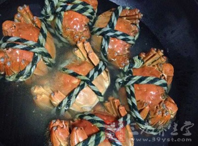 中国第一个吃螃蟹的人，早已作古