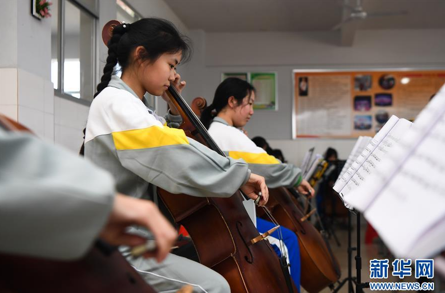 位于湖南省湘西土家族苗族自治州的泸溪县第五中学（5月22日摄，无人机照片）。 新华社记者 薛宇舸 摄