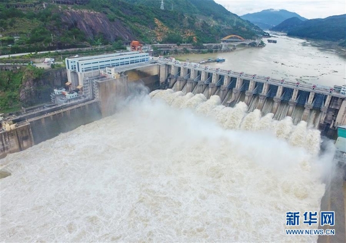 (社会)(1)福建水口水电站开闸泄洪