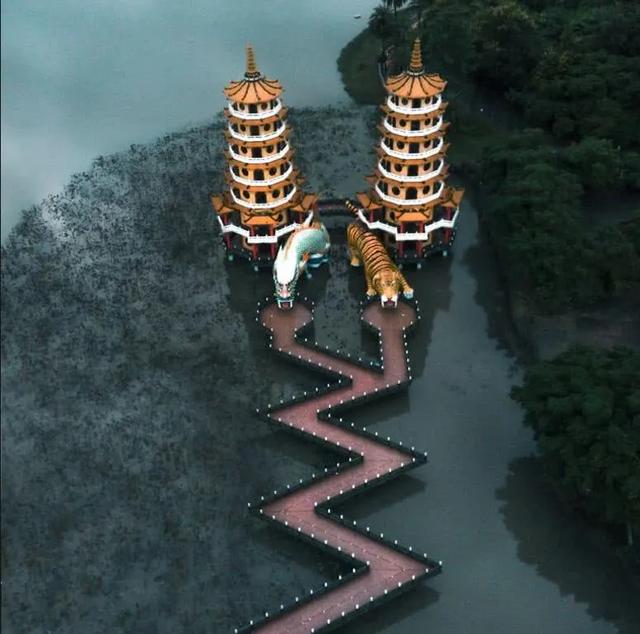亚洲最/“疯狂/”的5座建筑，乐山大佛上榜，看到泰国的：神奇。