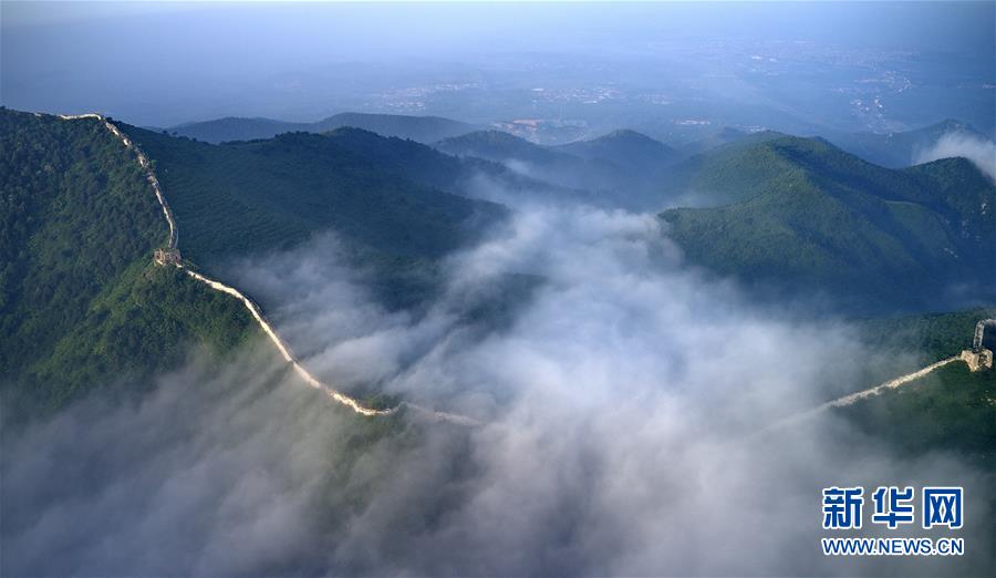 （美丽中国）（2）古长城云海如画