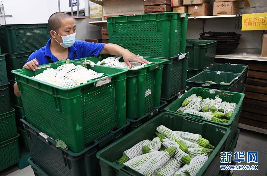 (社会)(3)加大农产品备货量 保障市场供应