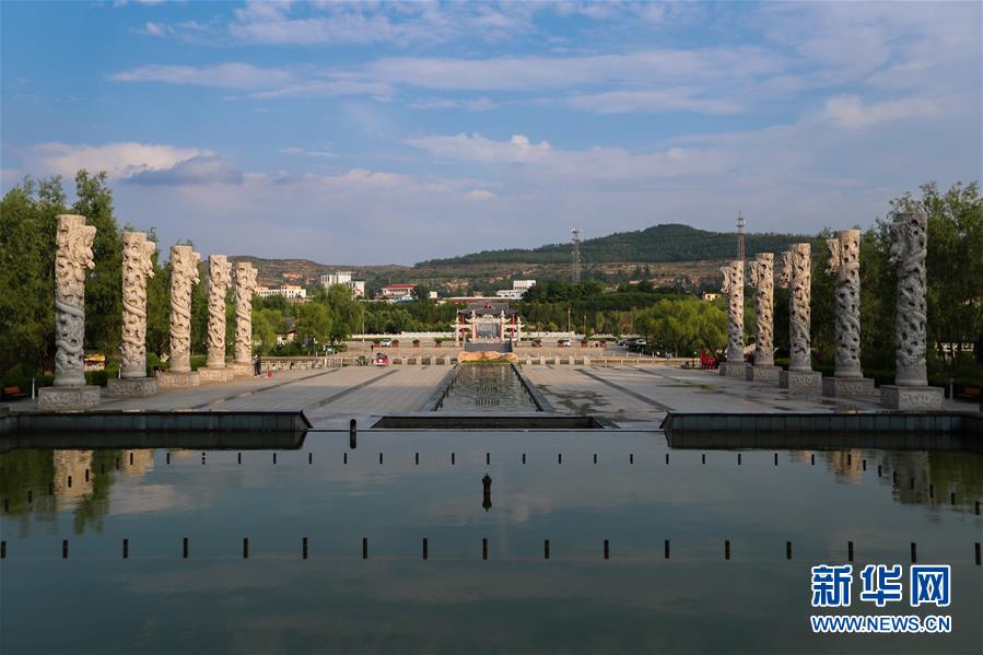 夏日好乘凉 这是6月17日拍摄的龙泉寺景区一景。 天气渐热，位于甘肃省平凉市崇信县的龙泉寺景区绿树成荫，温度适宜，是夏日乘凉避暑胜地。 新华社发（马希平 摄）