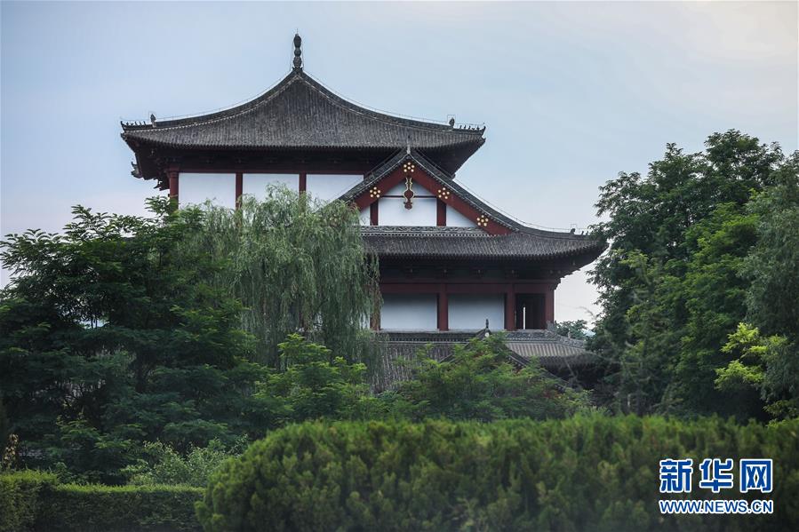 夏日好乘凉 这是6月17日拍摄的龙泉寺景区一景。 天气渐热，位于甘肃省平凉市崇信县的龙泉寺景区绿树成荫，温度适宜，是夏日乘凉避暑胜地。 新华社发（马希平 摄）