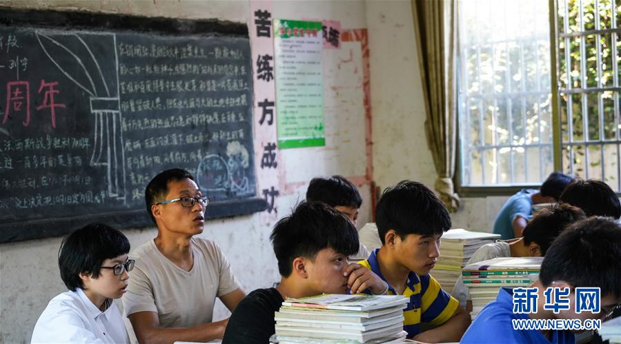 (图片故事)(4)同桌爸爸 伴我“读”行