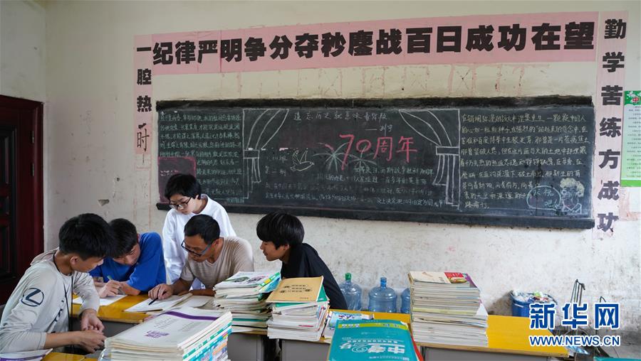 (图片故事)(8)同桌爸爸 伴我“读”行