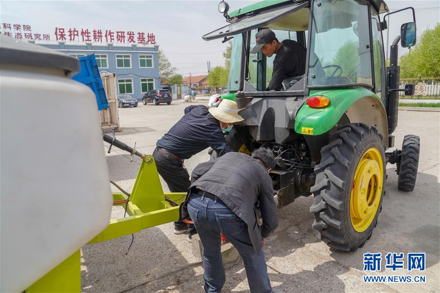 （在习近平新时代中国特色社会主义思想指引下/—/—新时代新作为新篇章·习近平总书记关切事·图文互动）（10）让每一寸耕地都成为丰收的沃土/—/—我国加强耕地保护推进/“藏粮于地/”