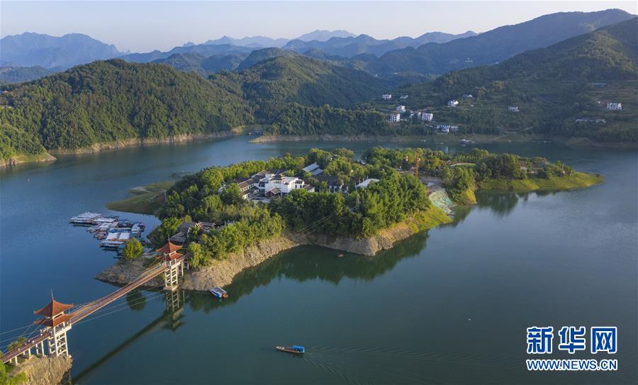 6月24日拍摄的瀛湖翠屏岛（无人机照片）。新华社记者 陶明 摄