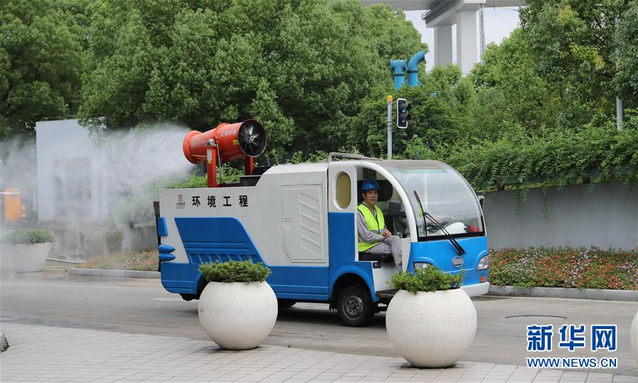 （新华全媒头条·图文互动）（6）演绎新时尚 答好治理卷/—/—上海实施垃圾分类效果追踪