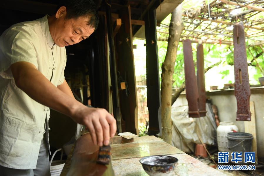 （图片故事）（1）杭州乡村斫琴师