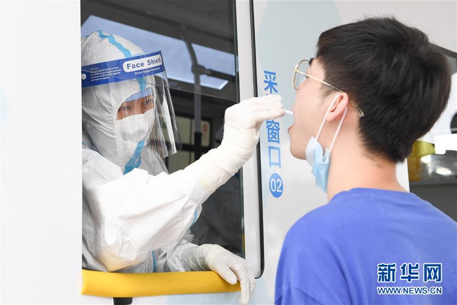 (聚焦疫情防控·图文互动)(3)北京市首次投放移动核酸采样车