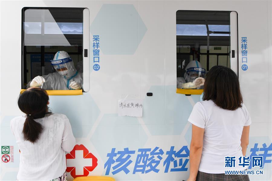 (聚焦疫情防控·图文互动)(5)北京市首次投放移动核酸采样车