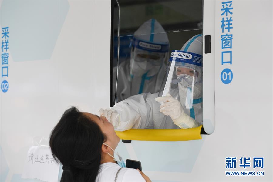 (聚焦疫情防控·图文互动)(8)北京市首次投放移动核酸采样车