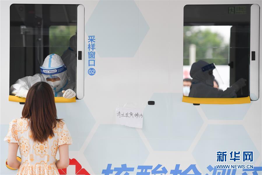 (聚焦疫情防控·图文互动)(9)北京市首次投放移动核酸采样车