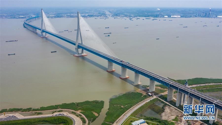 （经济）（1）沪苏通长江公铁大桥正式开通运营 