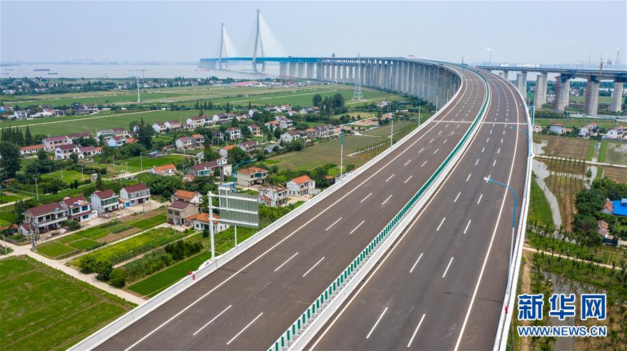 （经济）（2）沪苏通长江公铁大桥正式开通运营 
