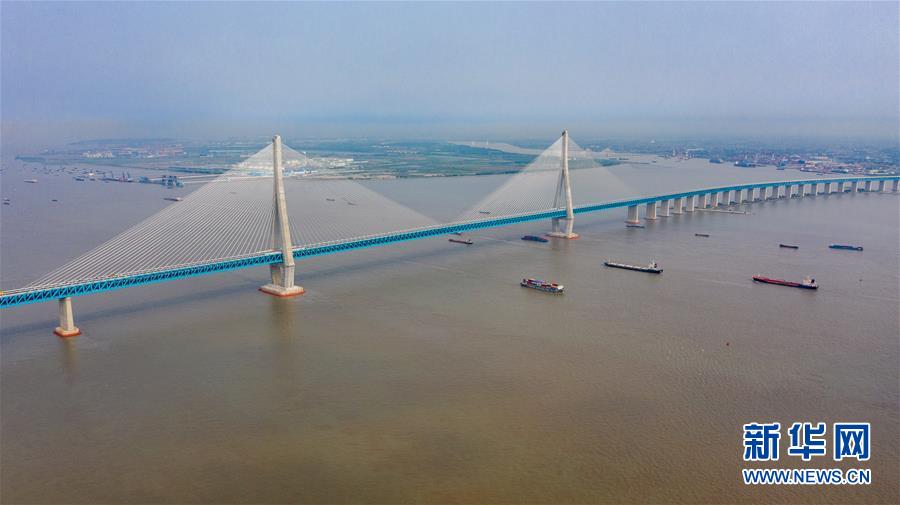 （经济）（4）沪苏通长江公铁大桥正式开通运营 