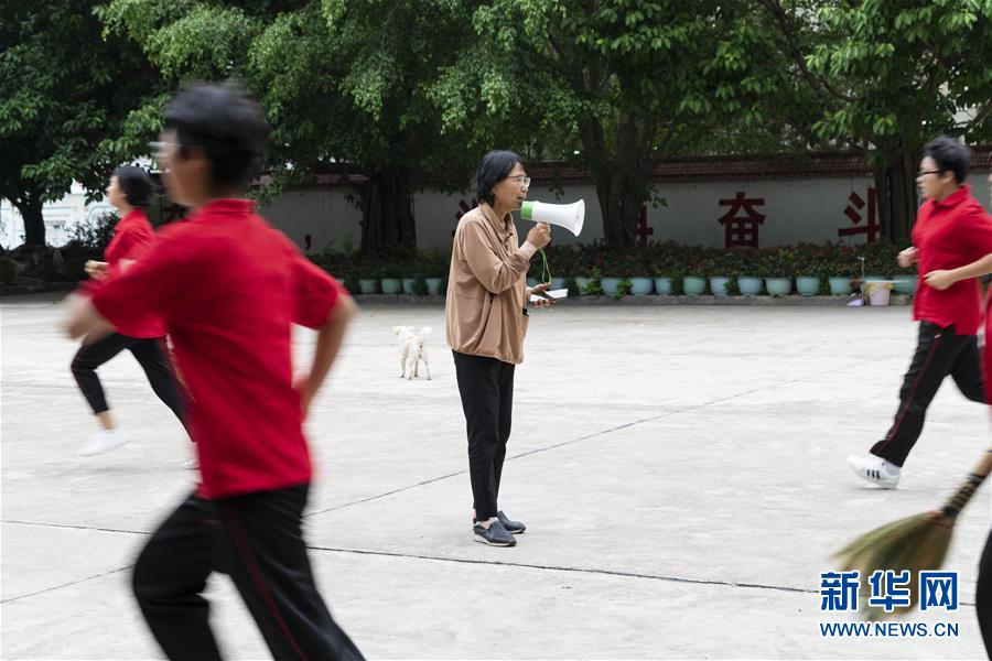 （图片故事）（5）忙碌的张桂梅校长
