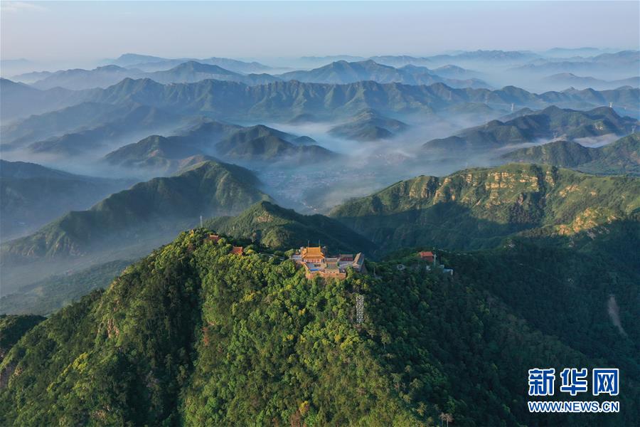 这是7月15日拍摄的景忠山风貌（无人机照片）。 新华社记者 牟宇 摄