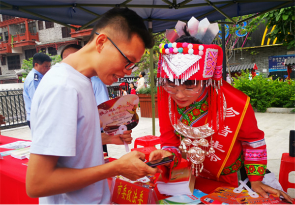 广西河池市结合布努瑶“祝著节”活动开展反邪教宣传1010