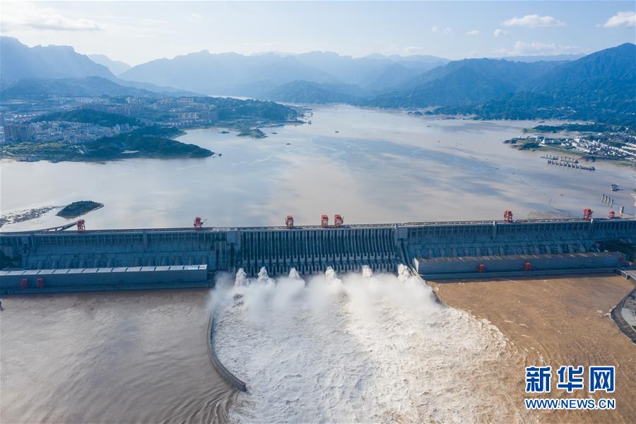#(防汛抗洪·图文互动)(1)三峡水库有效拦蓄长江2020年第3号洪水削峰达36.7%