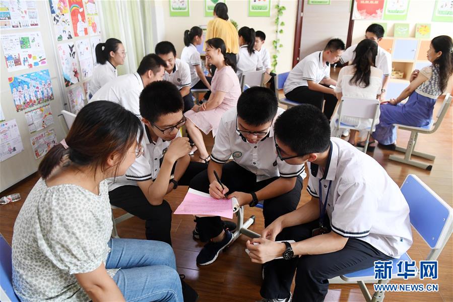 (教育)(3)南宁:开展考后心理辅导活动